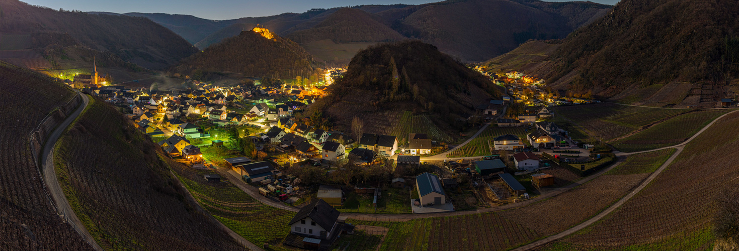 Mayschoß bei Vollmondlicht