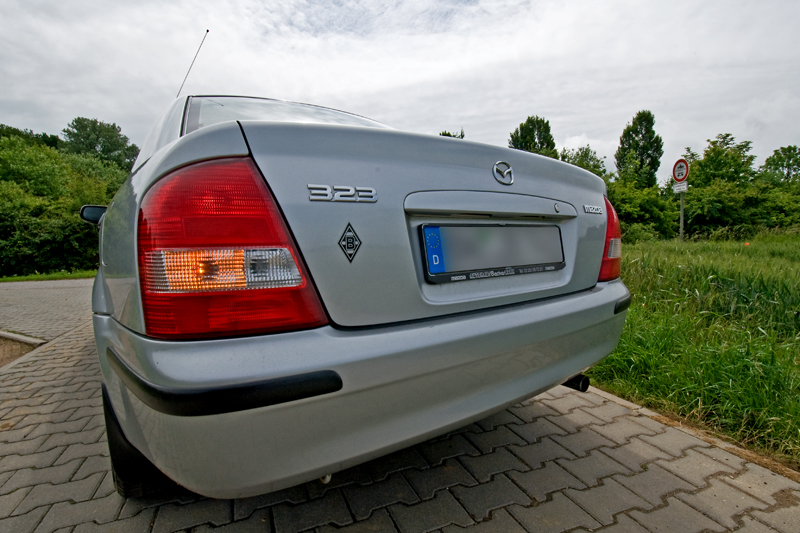 ....Mazda 323-großes Herz, kleine Klappe....;-)))