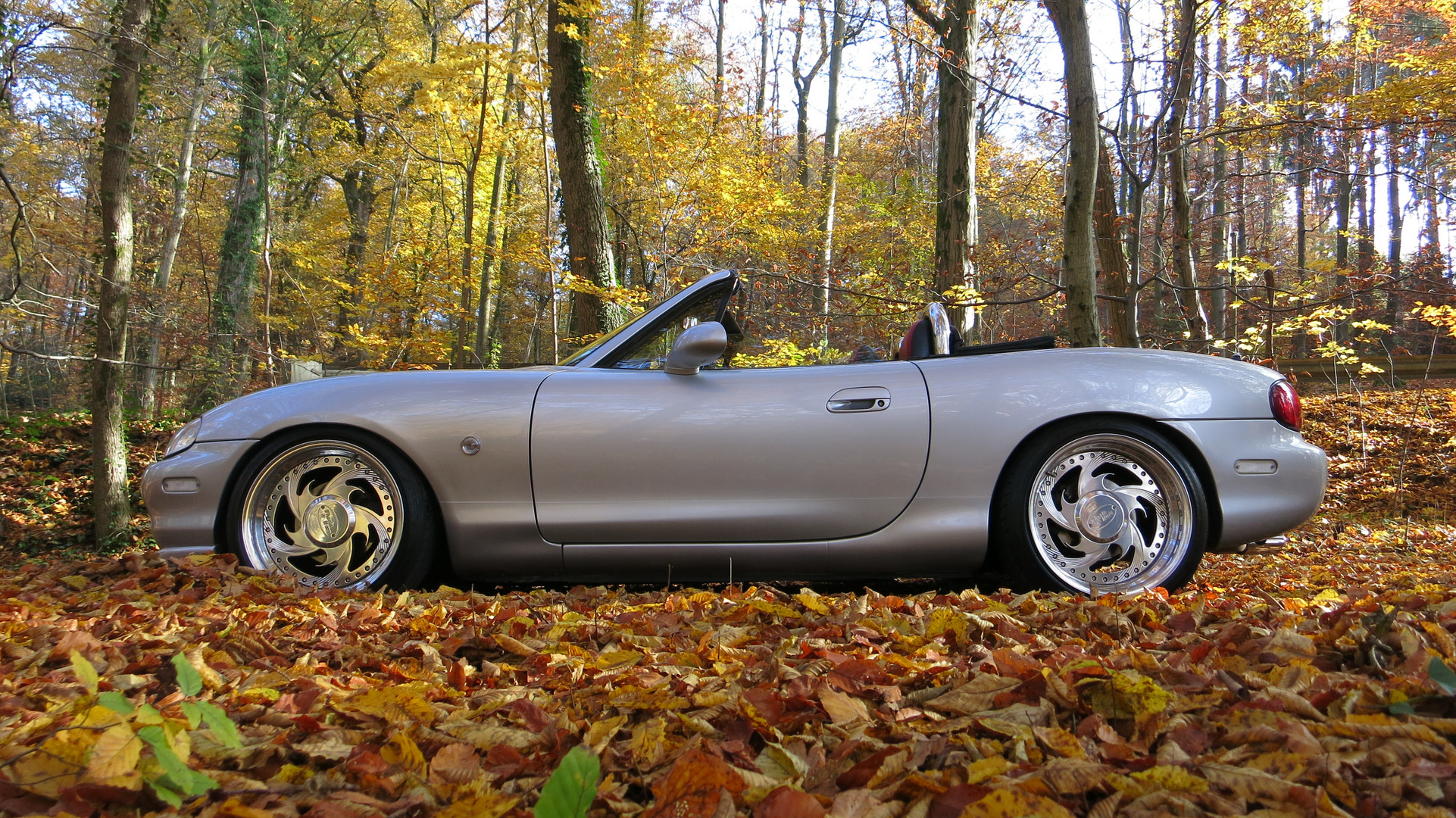 Mazda MX-5 NB mit Wheels And More