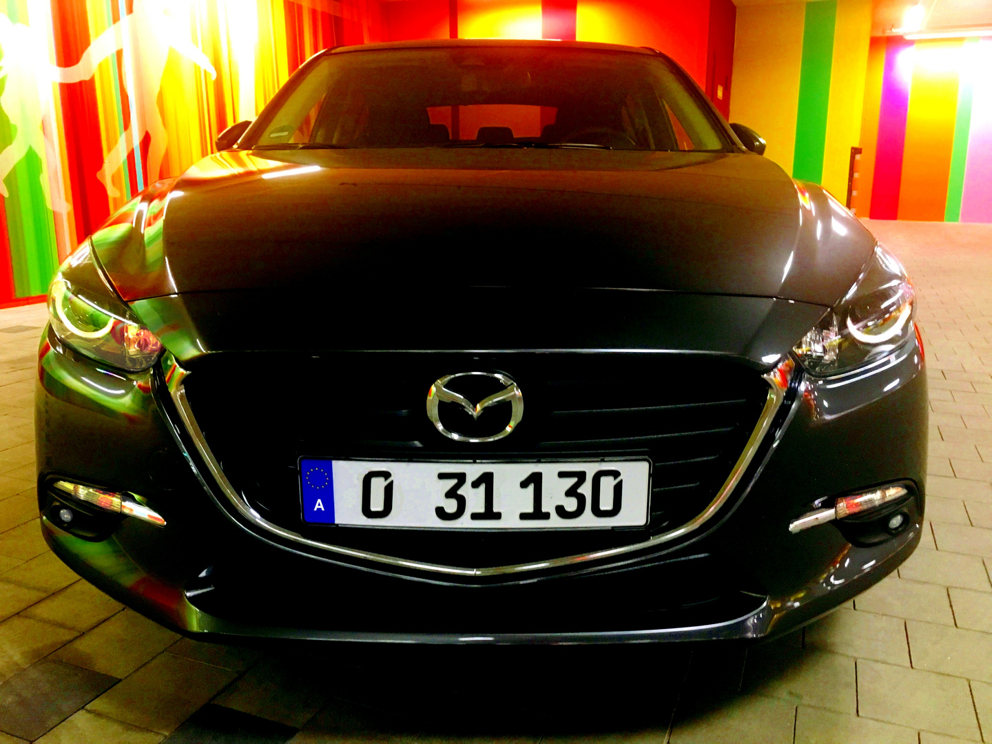 Mazda MZ3 in der Garage