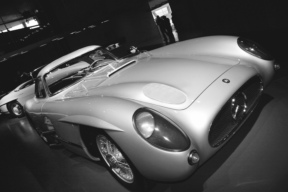 MB 300 SLR