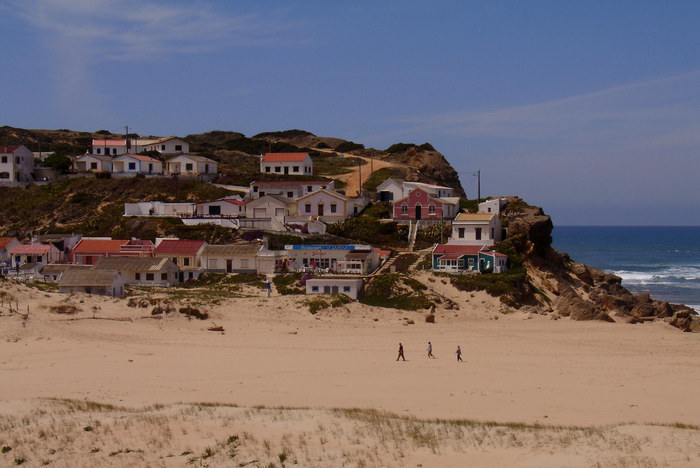 M.C. - beschaulicher Badeort direkt an der schönen Costa Vicentina mit 3 einsamen Gestalten