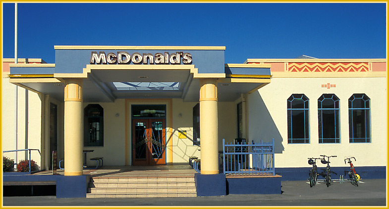 Mc Donalds im Art Deco Look