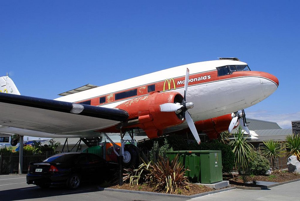 Mc Donalds Taupo - Douglas DC - 3