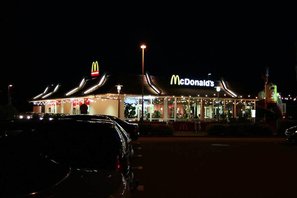 McDonalds bei Nacht