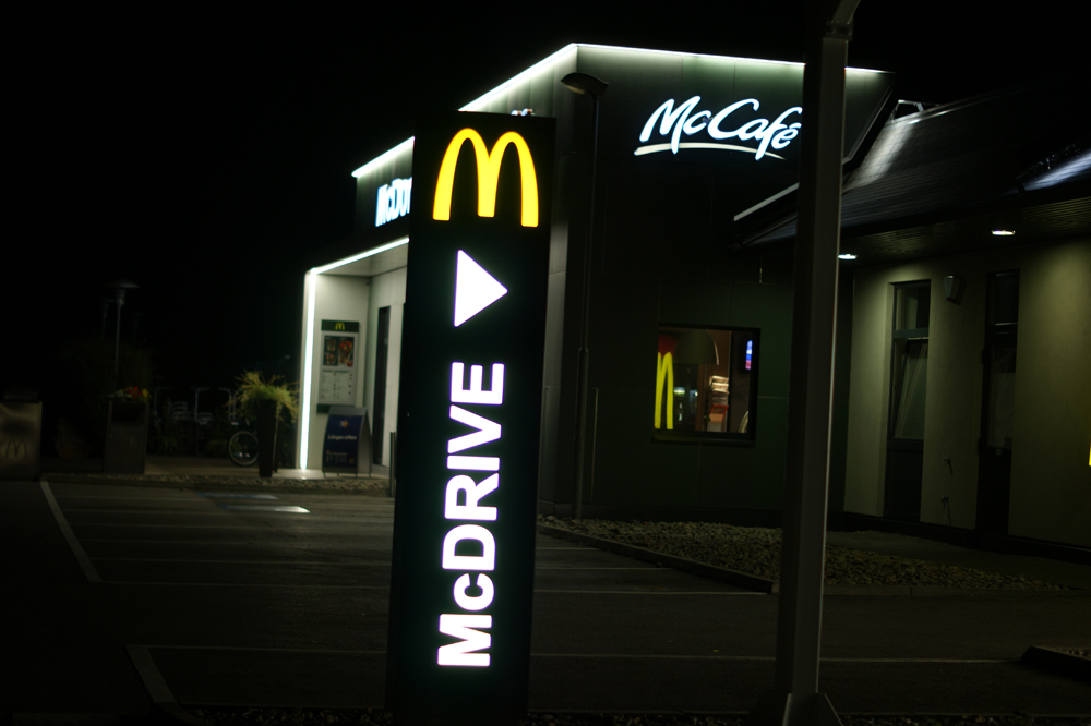 McDrive, McCafe, McDonalds :-) I'm Lovin' It Foto & Bild | architektur ...