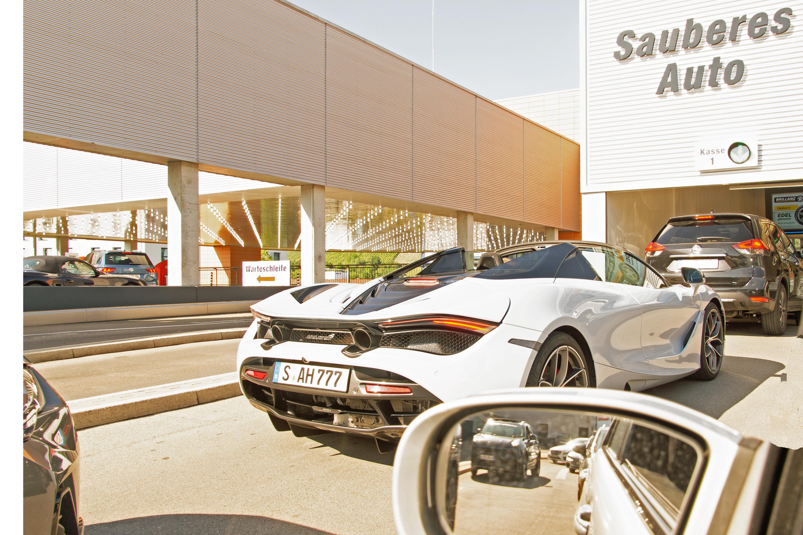 McLaren 720S; B1Start - Rennen durch die Waschstrasse