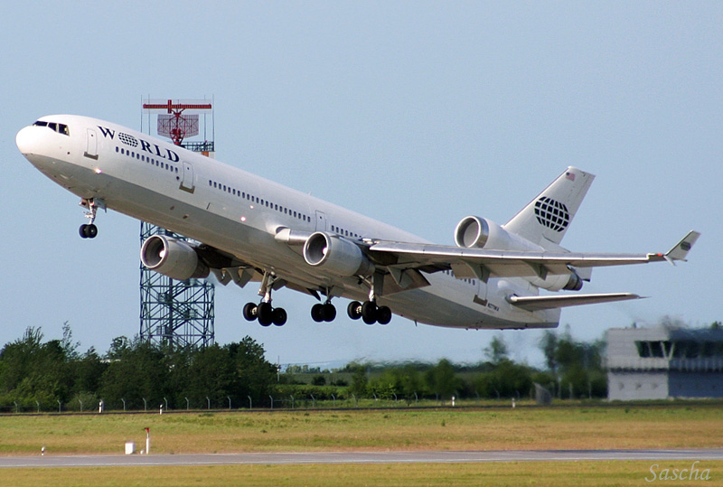 MD -11...