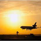 MD - 11 im Anflug auf den Sonnenuntergang