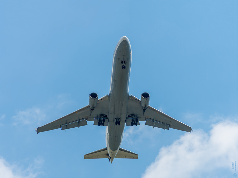 MD-11 über Flughafen Magdeburg-Cochstedt