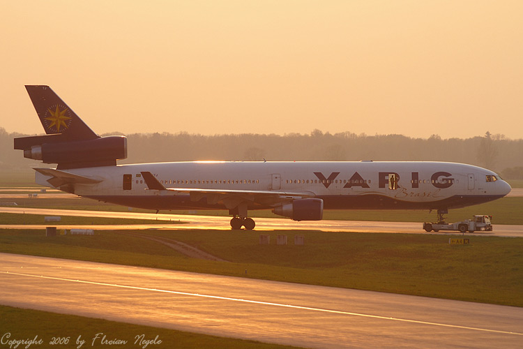 MD11 bei Sonnenuntergang