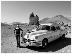 Me and "my" Pontiac '52 in the desert of Palmyra