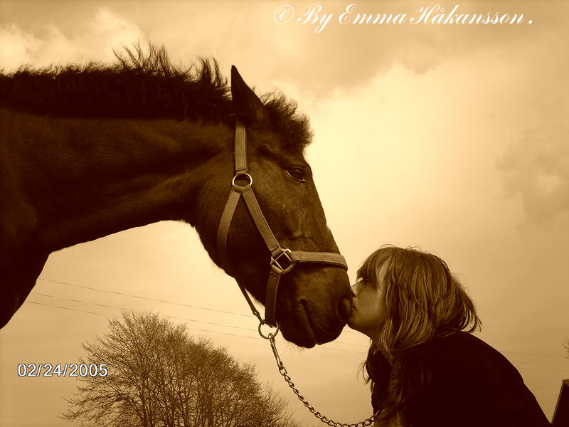 Me and my pony kisses each other :)