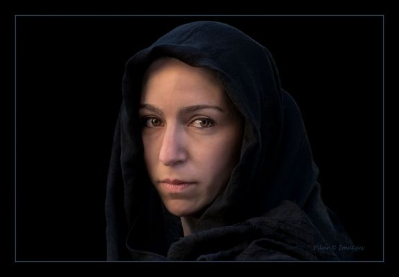 Me hablas en voz baja