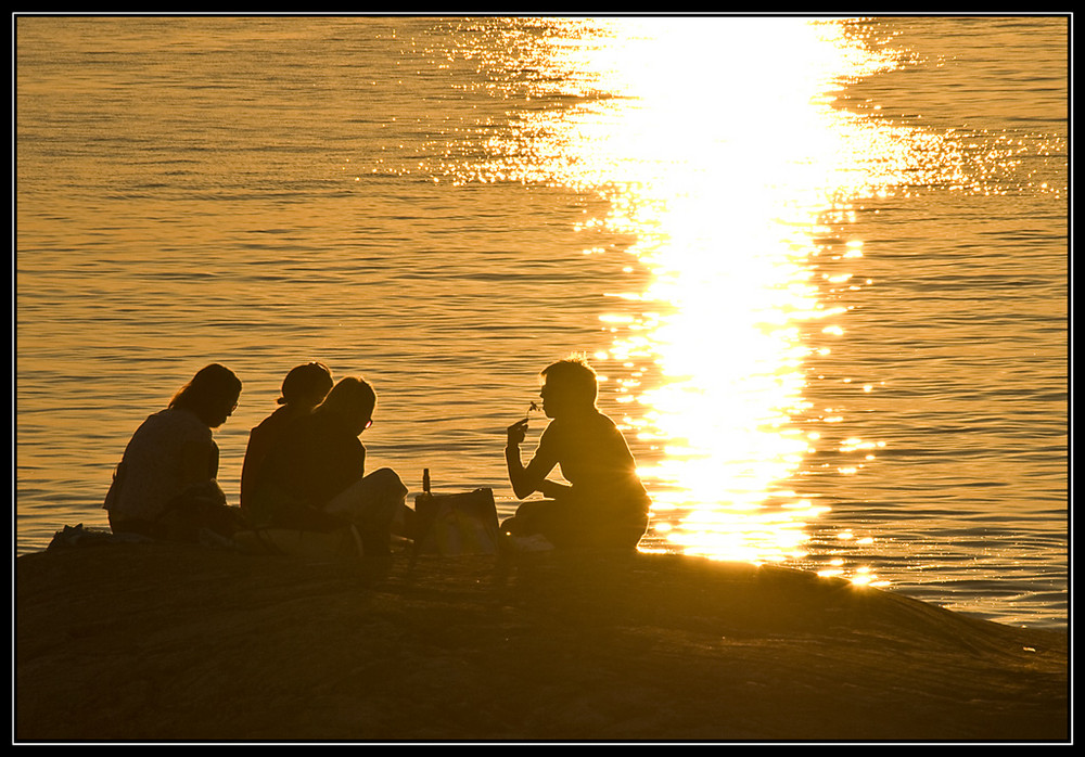 Meal in the sunseth