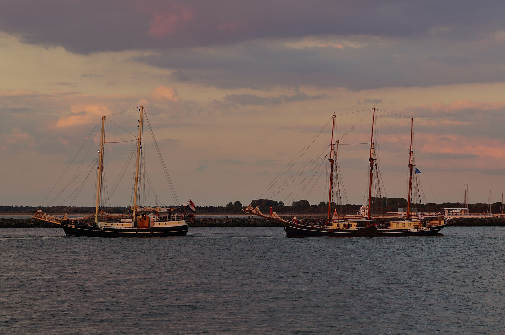 Meander und Albert Johannes in Warnemünde