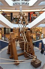 Mechanische Kartonwelten im Eastgate