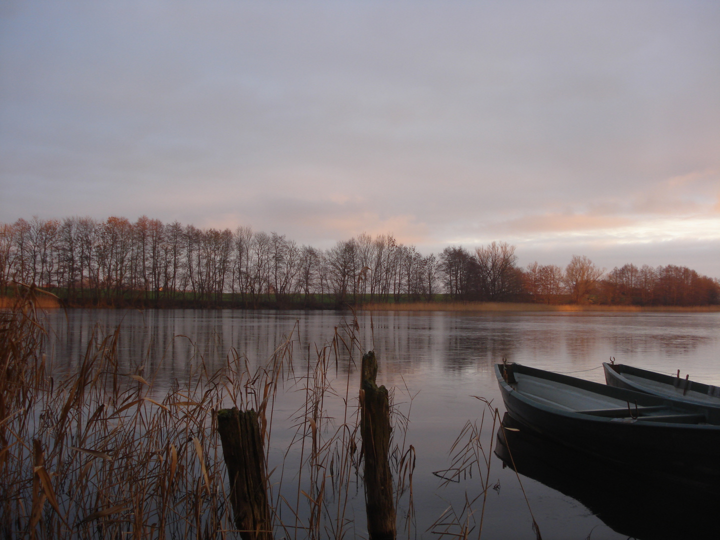 Mecklenburg ... See zugefroren ... Stille