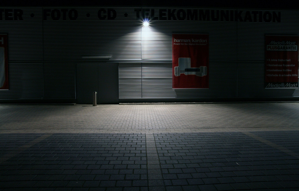 MediaMarkt bei Nacht (2)