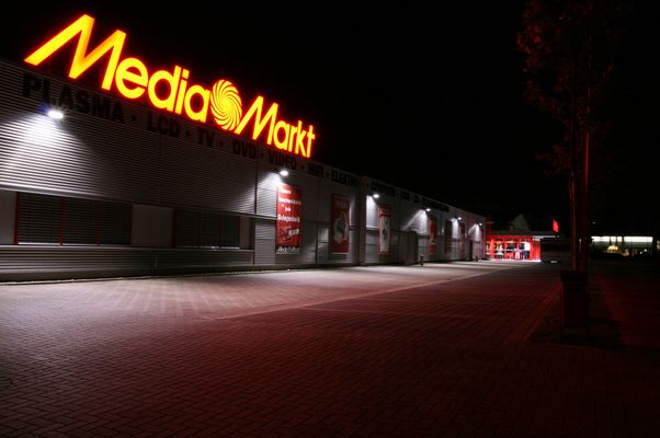 MediaMarkt bei Nacht (3)