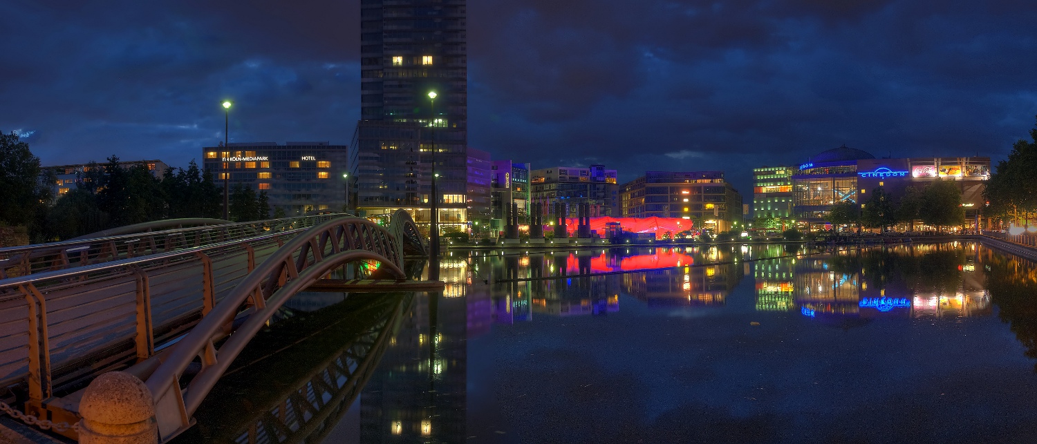 Mediapark bei Nacht