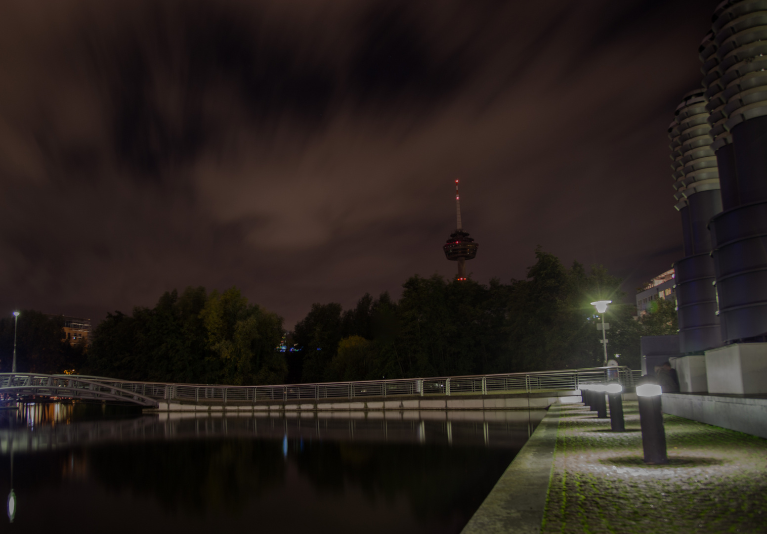 Mediapark in Köln bei Nacht