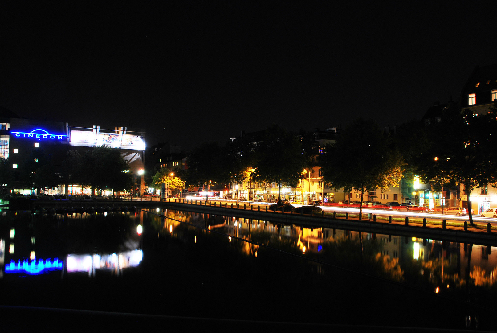 Mediapark Köln bei Nacht