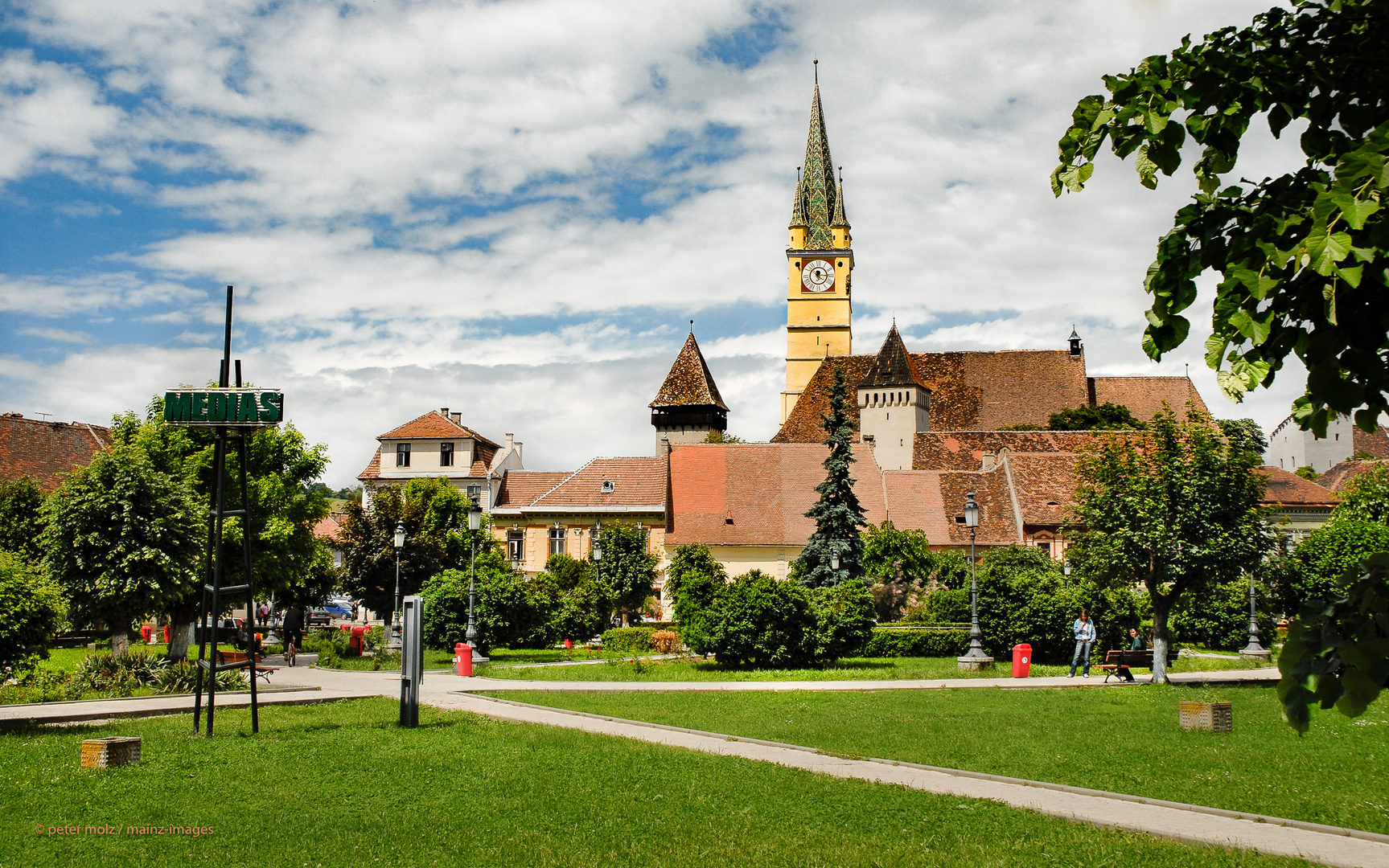 Mediasch/Rumänien - Blick auf die Margarethenkirche im historischen Kern der Stadt | Juni 2006