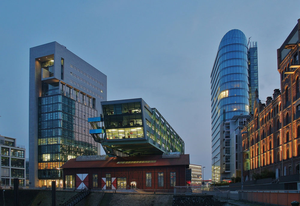 Medien Hafen im "Zwielicht"