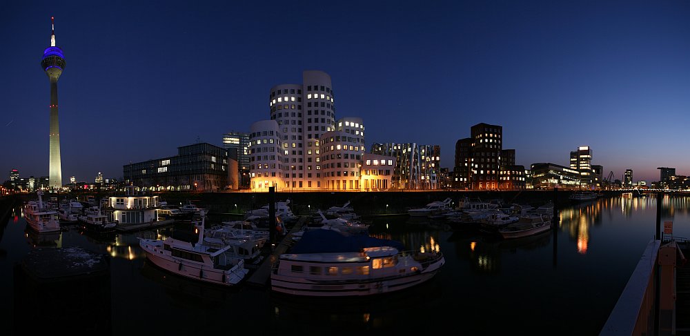 Medienhafen bei Nacht