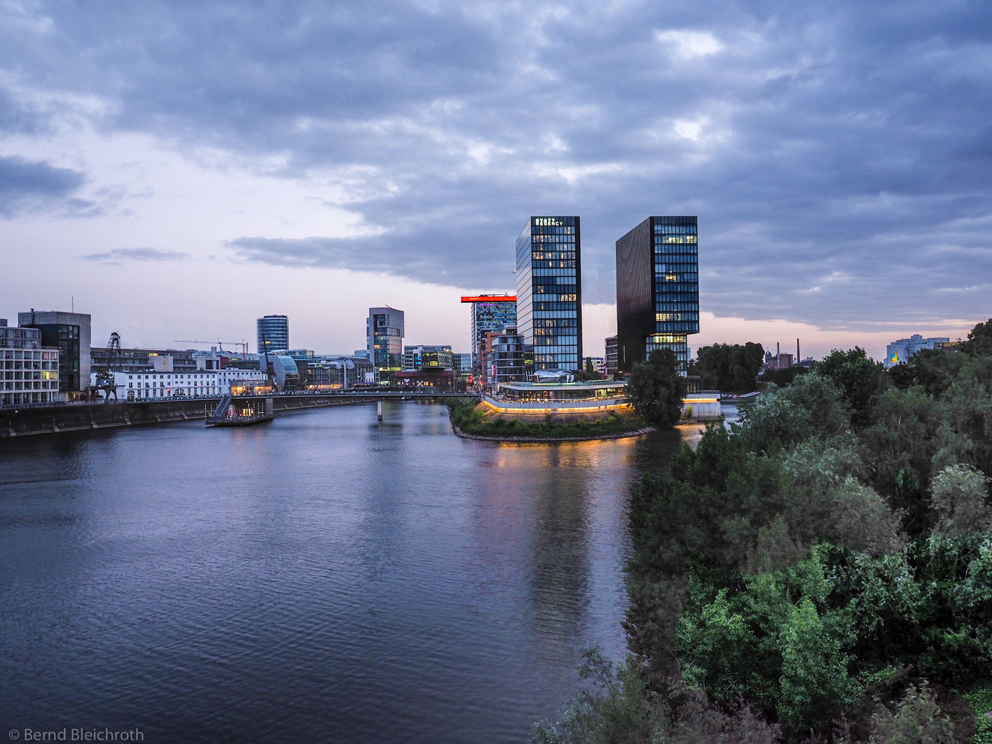 Medienhafen bei Nacht