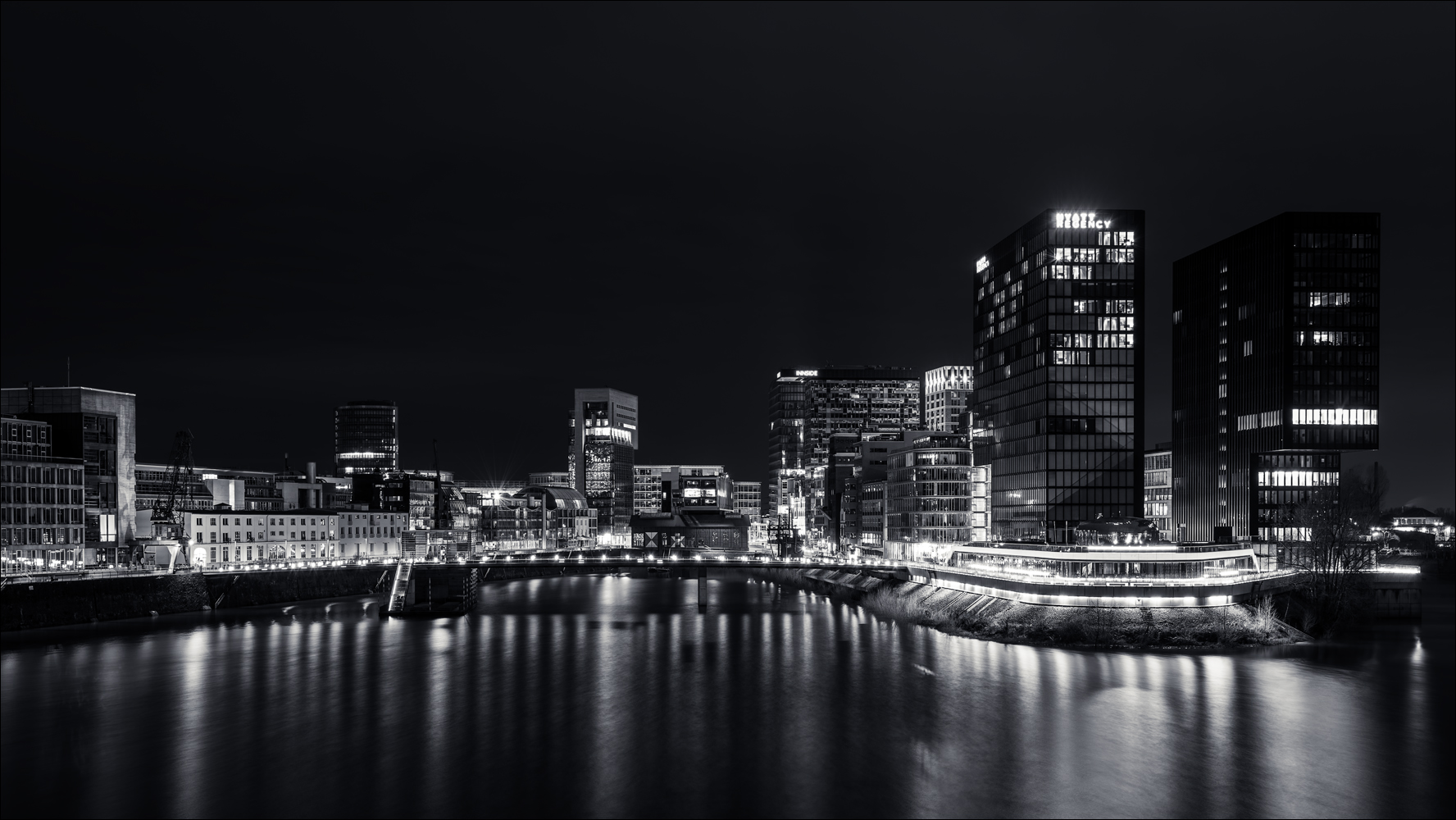 Medienhafen bei Nacht