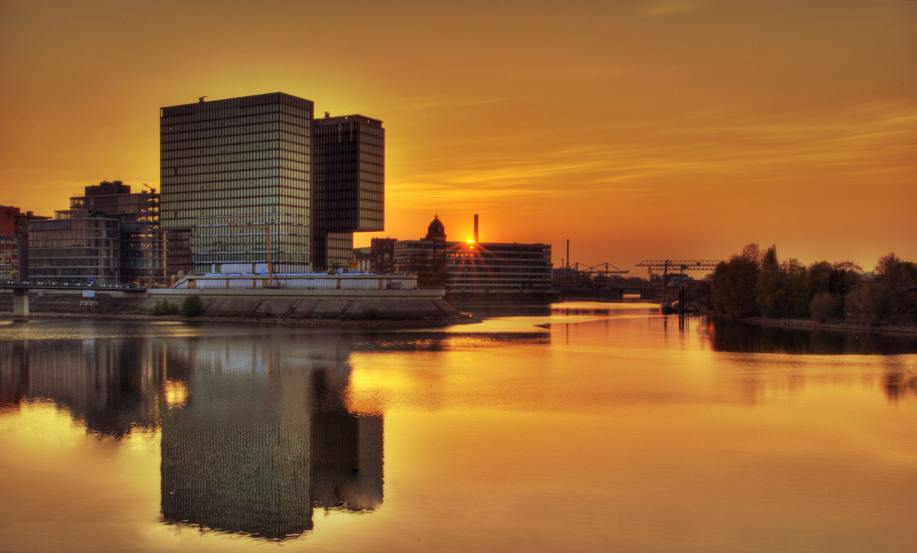 Medienhafen bei Sonnenuntergang