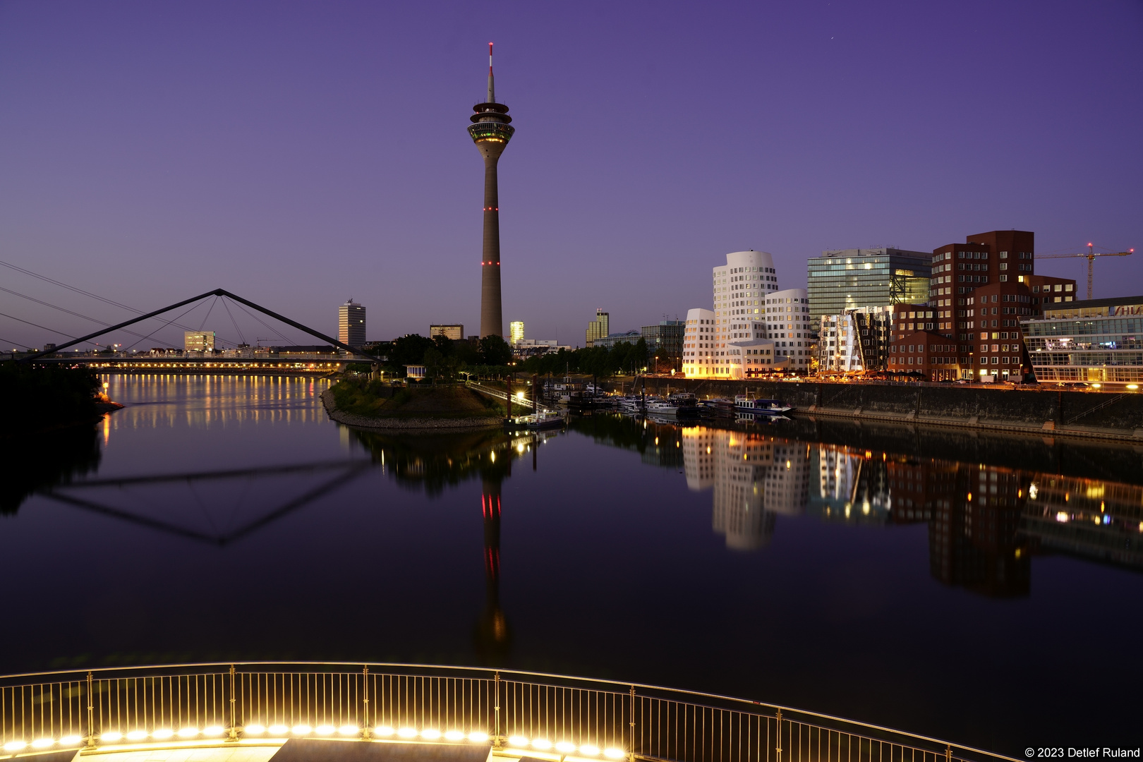 Medienhafen bei Sternenhimmel #2