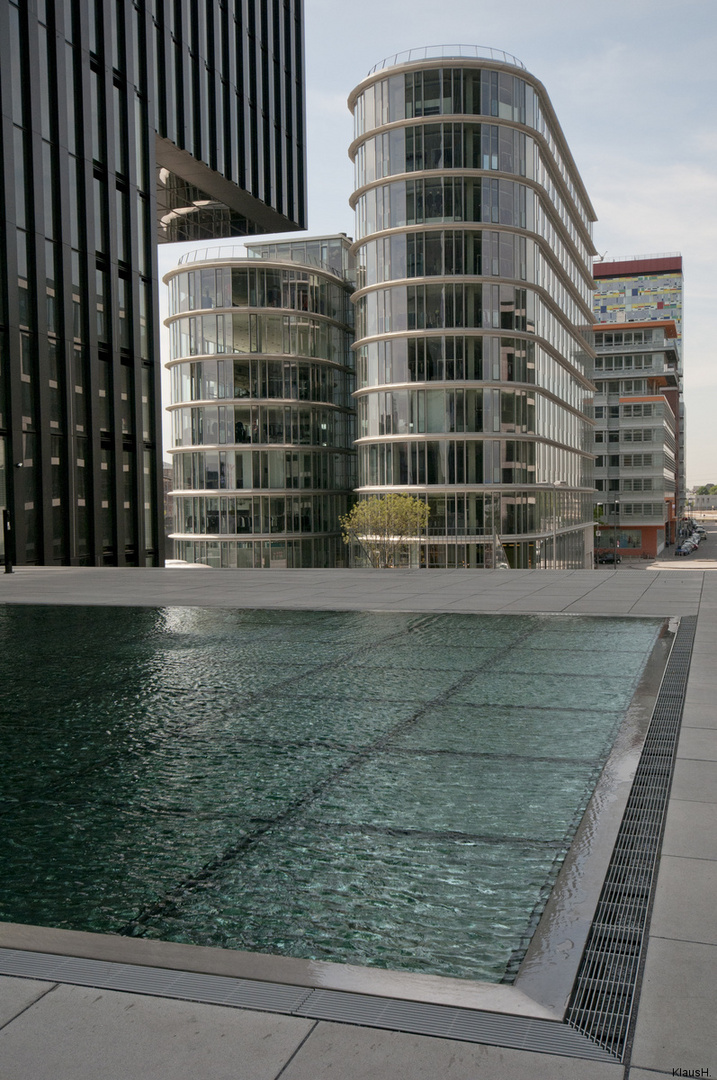 Medienhafen: Der Blick vom Hyatt-Hotel...