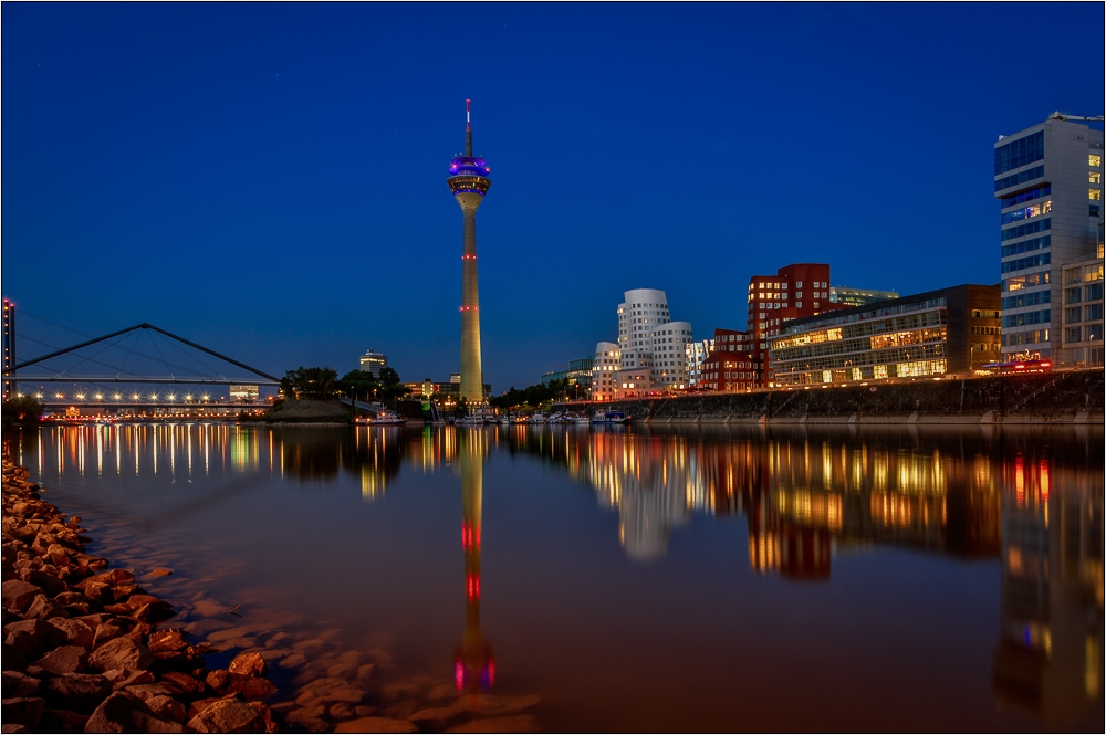 Medienhafen Düsseldorf (2) mit Rheinturm