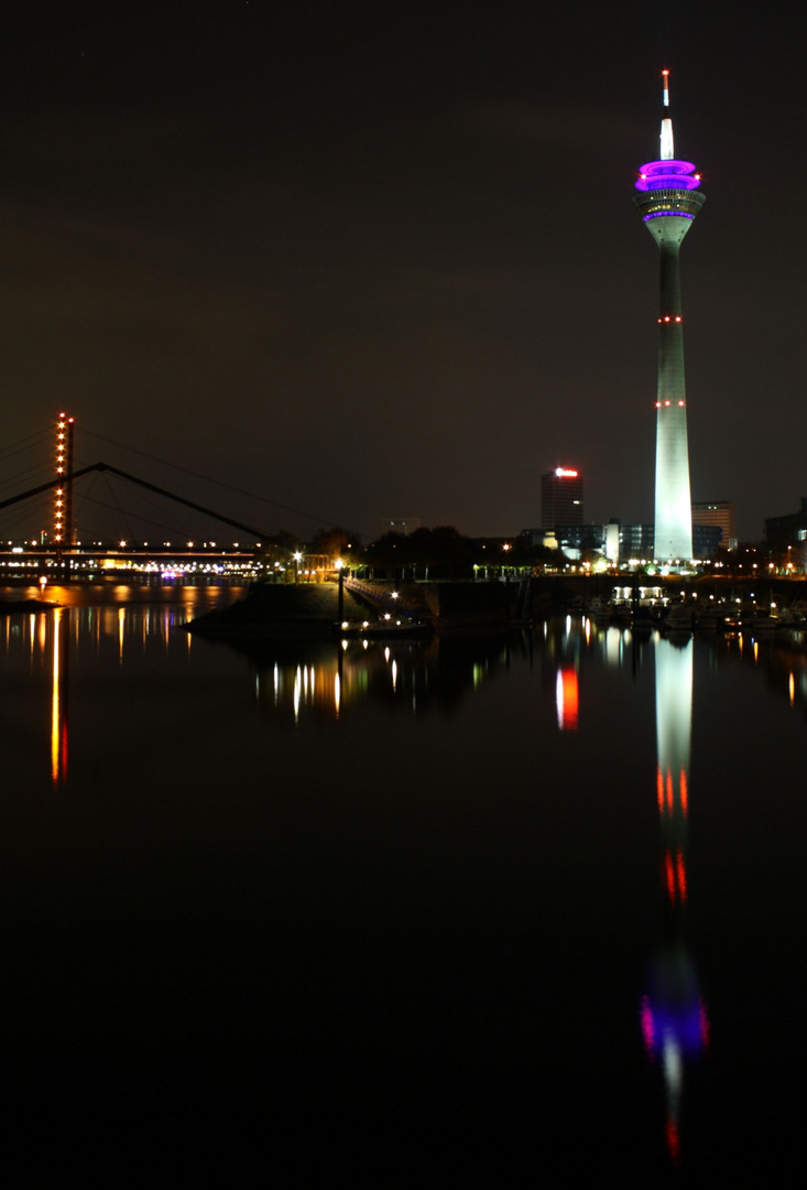 Medienhafen Düsseldorf bei Nacht 09