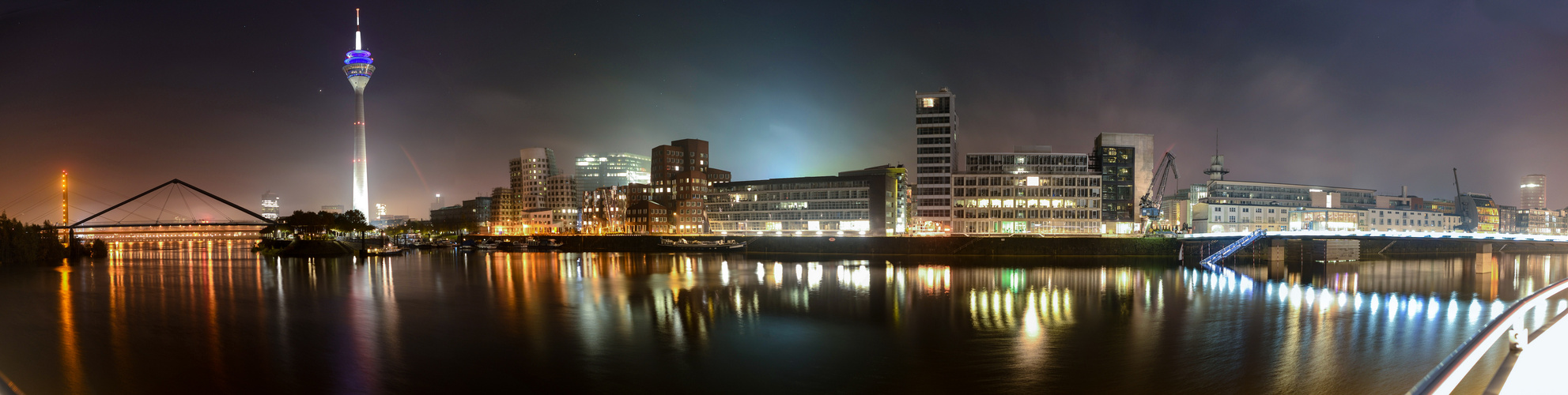 Medienhafen Düsseldorf bei Nacht 11/2013