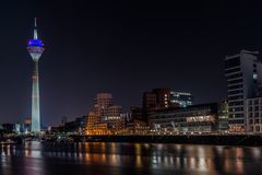 Medienhafen Düsseldorf bei Nacht