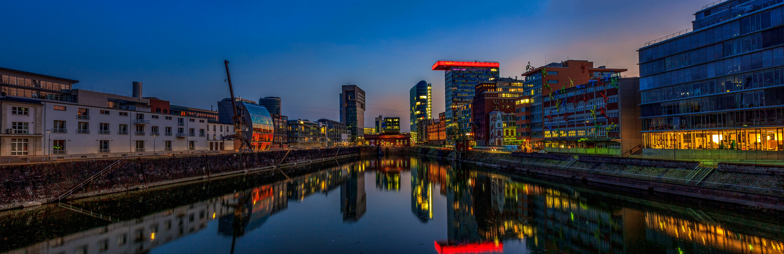 medienhafen düsseldorf blaue stunde