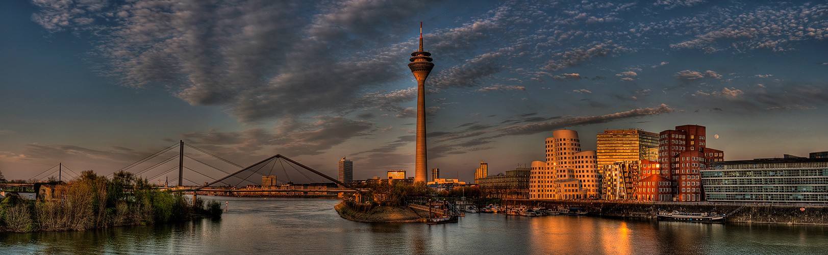 Medienhafen Düsseldorf - Blaue Stunde II