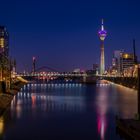 Medienhafen Düsseldorf - Blick auf den Rheinturm