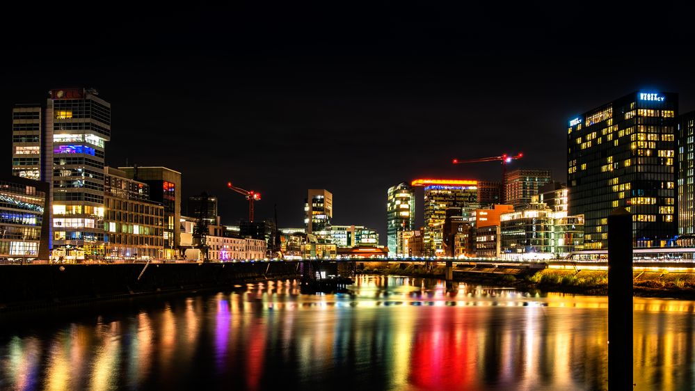 Medienhafen Düsseldorf by night