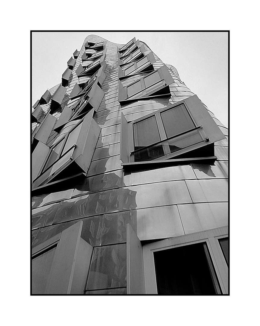 Medienhafen Düsseldorf Gehry Gebäude