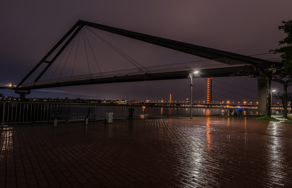 Medienhafen Düsseldorf im Regen