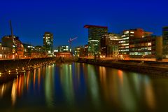 Medienhafen Duesseldorf in der blauen Stunde