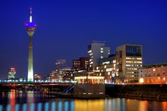 Medienhafen Duesseldorf in der blauen Stunde