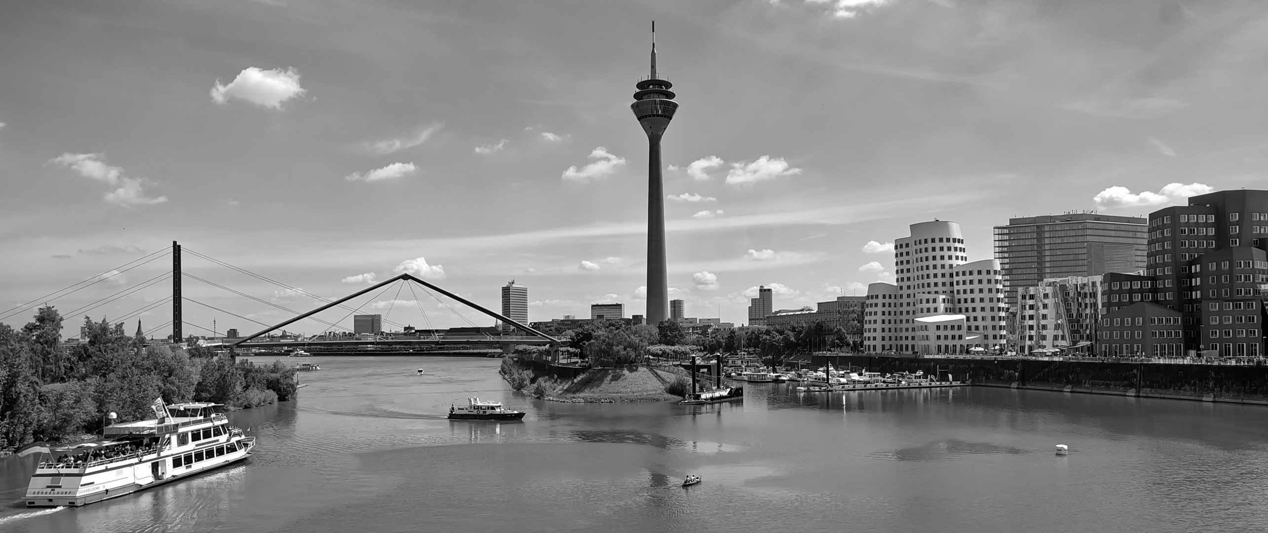 Medienhafen Düsseldorf in sw