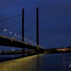 Medienhafen Düsseldorf .... Rheinkniebrücke