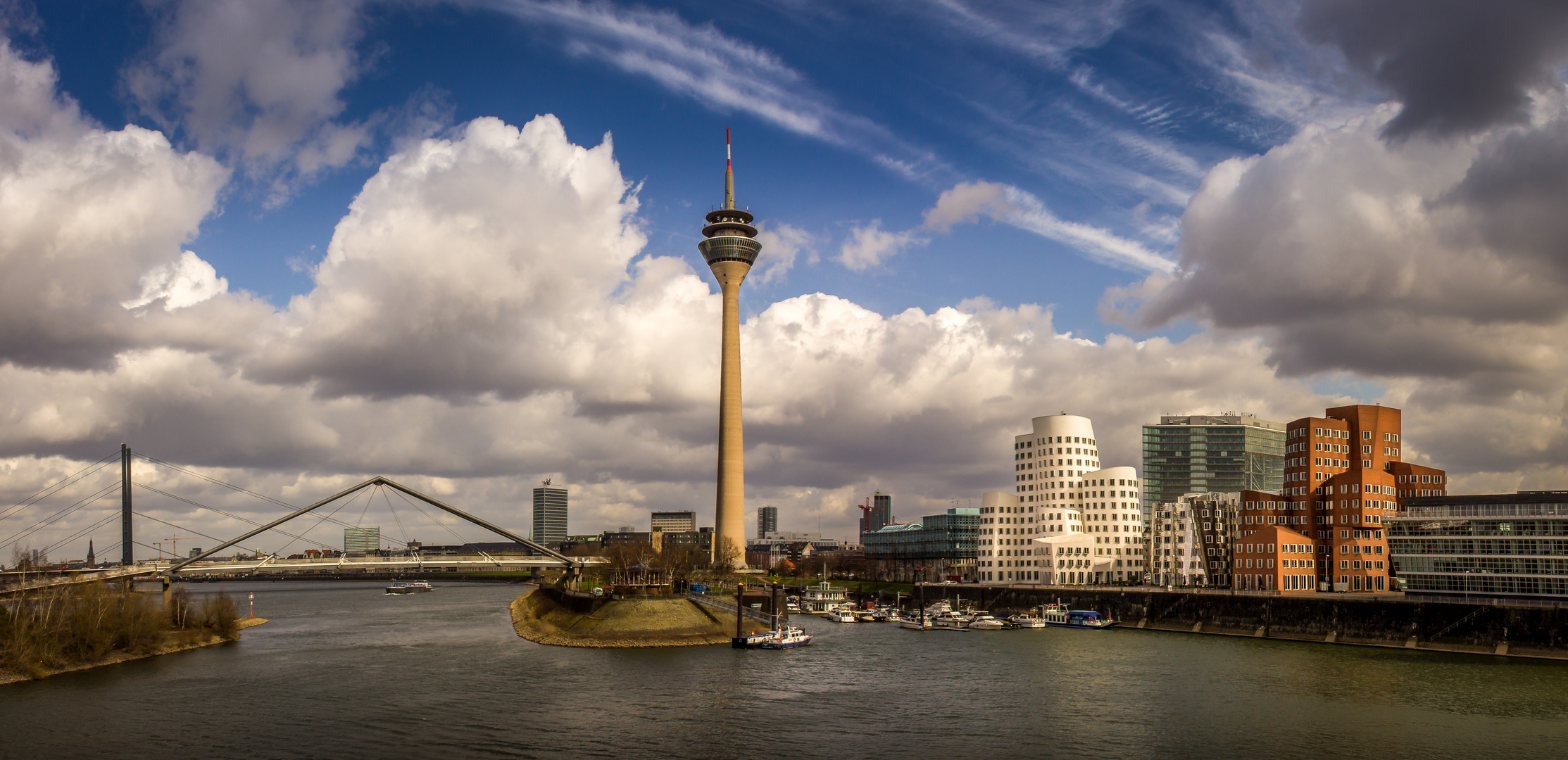 medienhafen düsseldorf & rheinturm